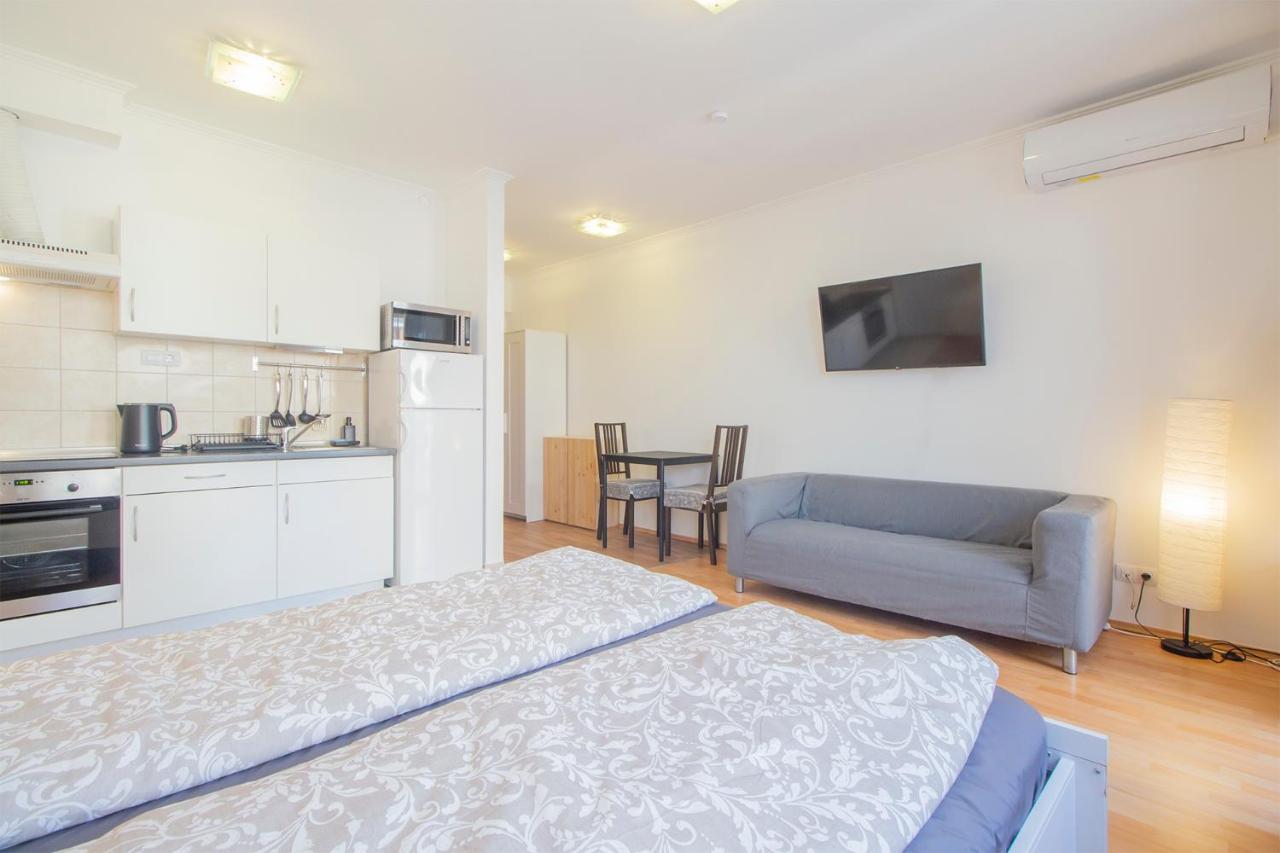Ferienwohnung Corvin Modern Studio With Ac, Parking Budapest Exterior foto