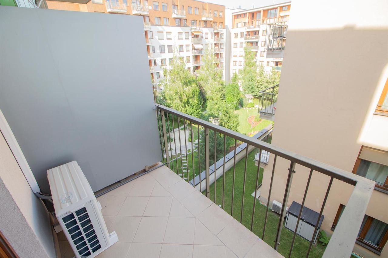 Ferienwohnung Corvin Modern Studio With Ac, Parking Budapest Exterior foto