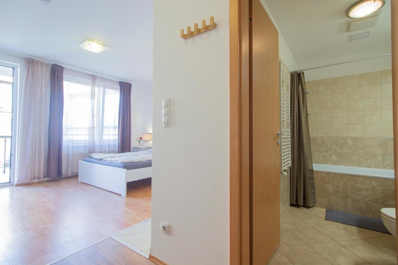Ferienwohnung Corvin Modern Studio With Ac, Parking Budapest Exterior foto