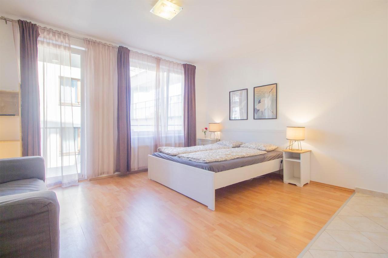 Ferienwohnung Corvin Modern Studio With Ac, Parking Budapest Exterior foto