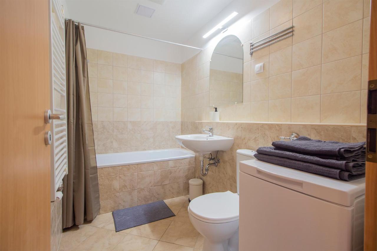 Ferienwohnung Corvin Modern Studio With Ac, Parking Budapest Exterior foto