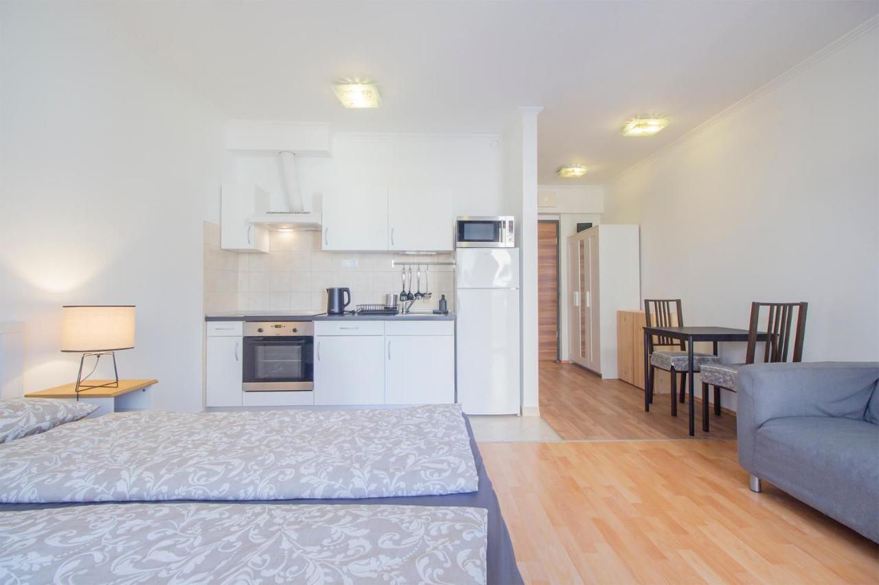 Ferienwohnung Corvin Modern Studio With Ac, Parking Budapest Exterior foto